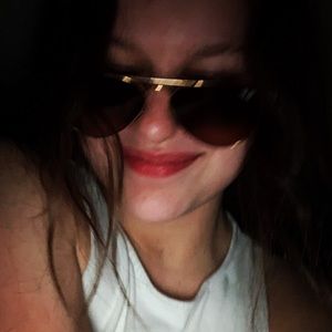 Meet your Posher, Carleigh